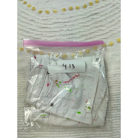 Rue21 White Denim Shorts Paint Splatter Distressed Frayed Raw Hem Casual 01 - Picture 7 of 7